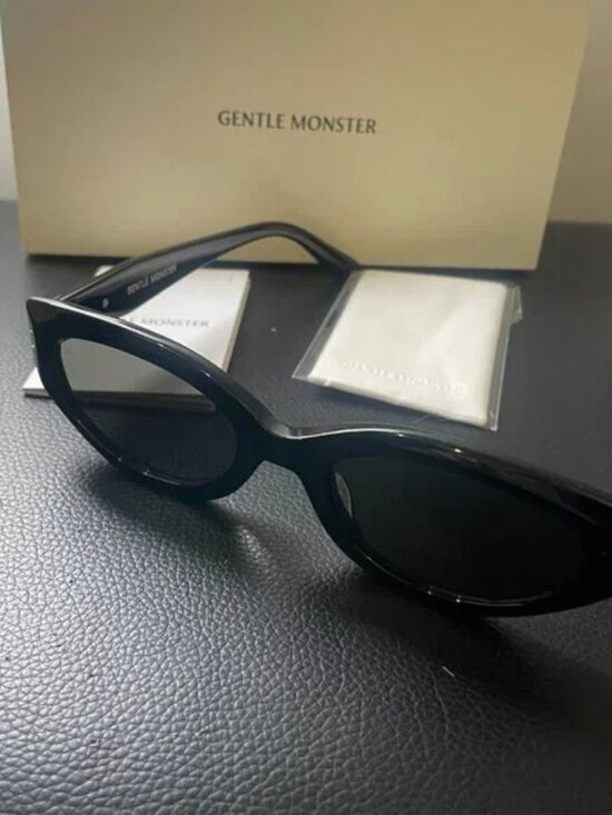 Gentle Monster Black Oval Sunglasses Gold Logo Chic It-Girl Style main image 8